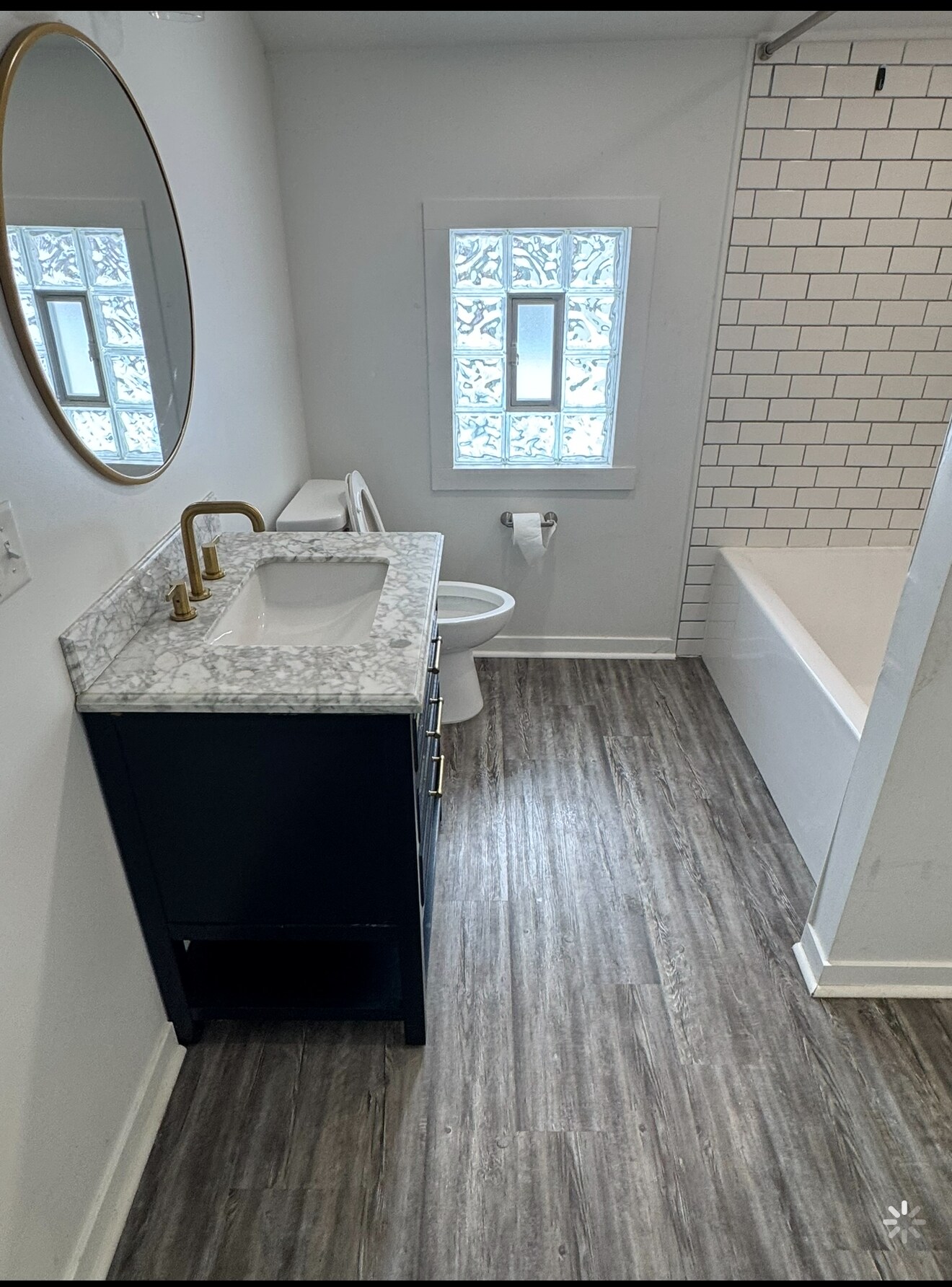 Bathroom - 529 McCourtie St