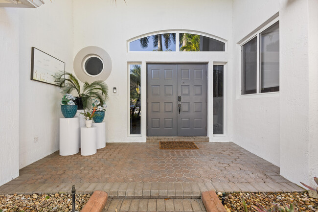 Building Photo - 3719 Oak Ridge Cir