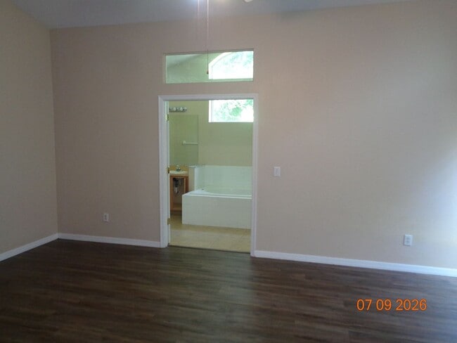 Building Photo - Beautiful 4 Bed/ 3bath Pool home
