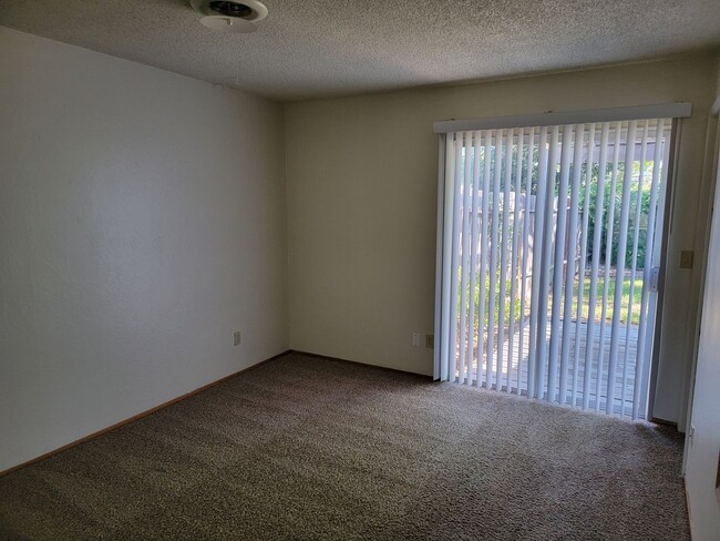 Building Photo - 3 Bedroom House across the street from Mar...