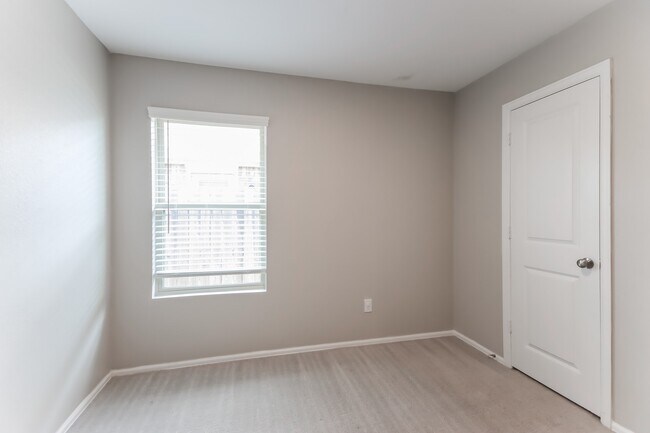 Building Photo - 9202 Burnet Flds Dr