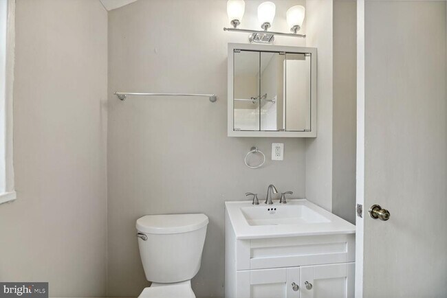 Building Photo - 3723 Ingalls Ave