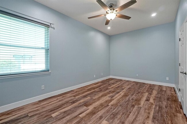 Building Photo - 231 Lakay Pl