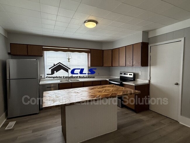 Building Photo - 2401 Garfield Ave