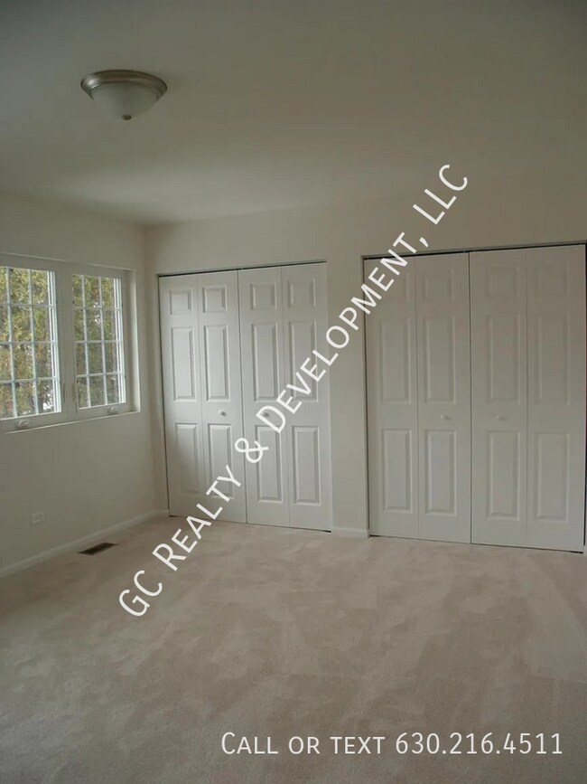 Building Photo - ***FULLY UPDATED HOFFMAN ESTATES HOME / BI...