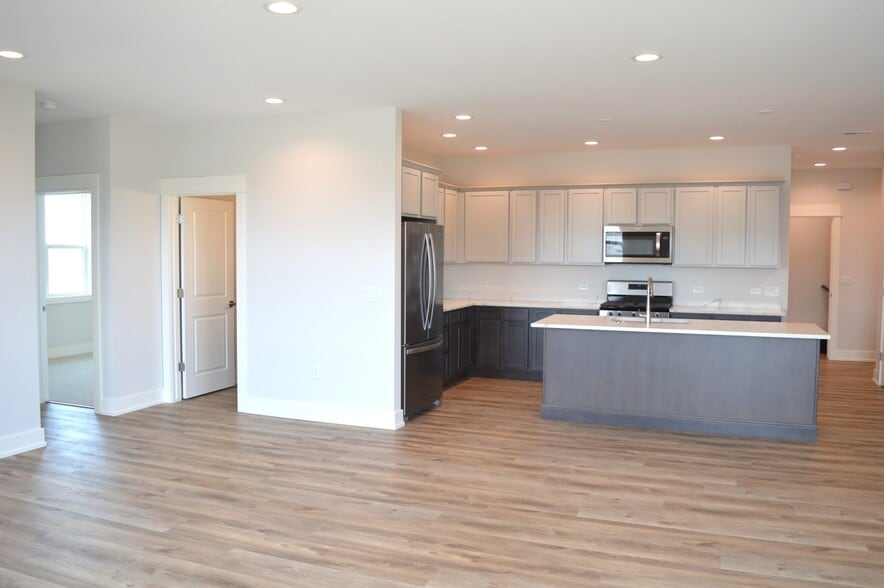 Building Photo - 219 3rd Ave