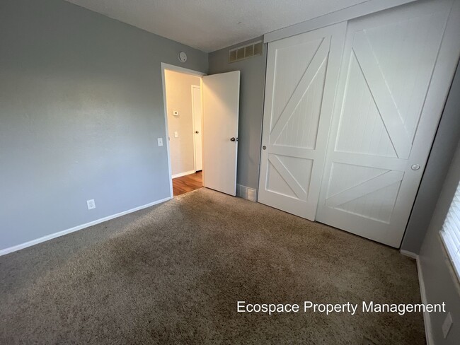 Building Photo - Beautiful Townhouse in Aurora's Mission Vi...