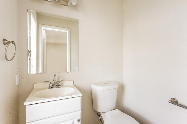 Building Photo - 5516 S Dimple Dr