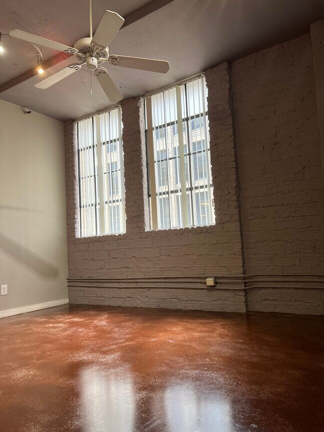 Building Photo - 1122 Jackson St