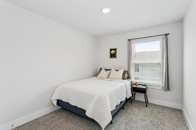 Building Photo - Gated Community | Community Pool | Lawn Care Included | Minutes to Navy Federal!