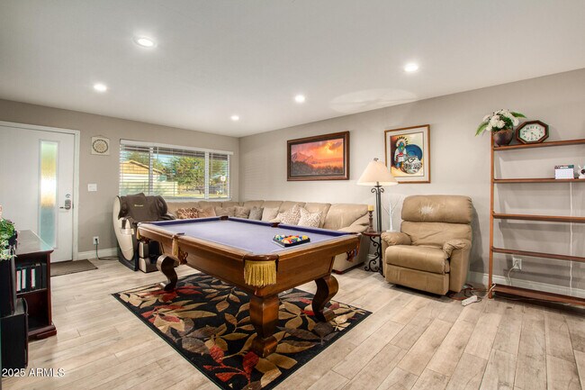 Building Photo - 1010 S Hardy Dr