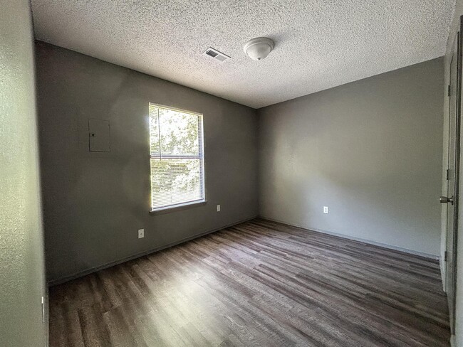 Building Photo - 112 Saskatchewan St