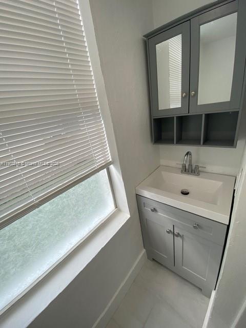 Building Photo - 119 Menores Ave