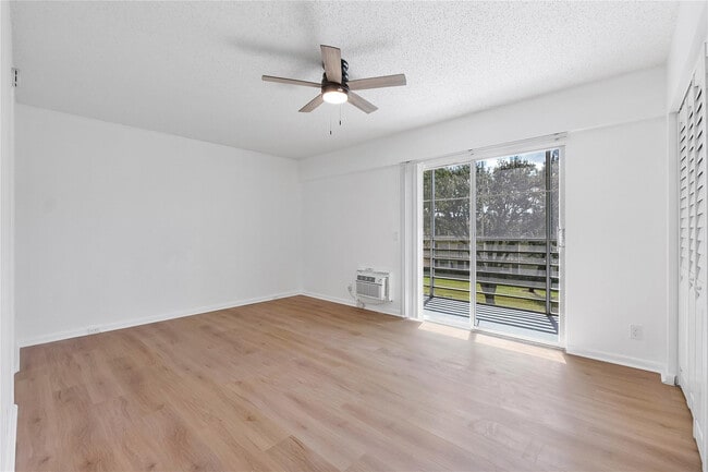 Building Photo - 457 Mansfield I