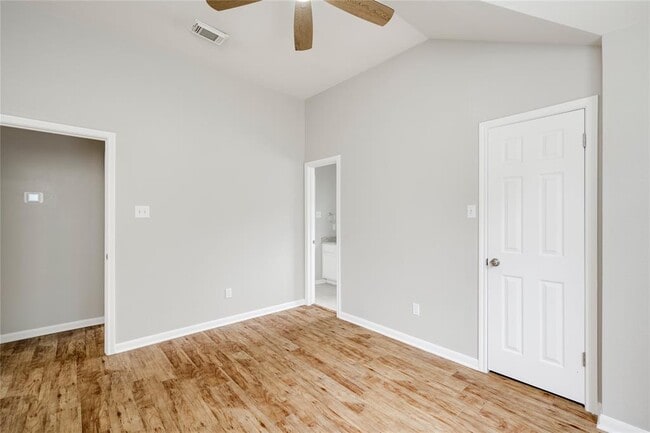 Building Photo - 8106 Longdraw Dr