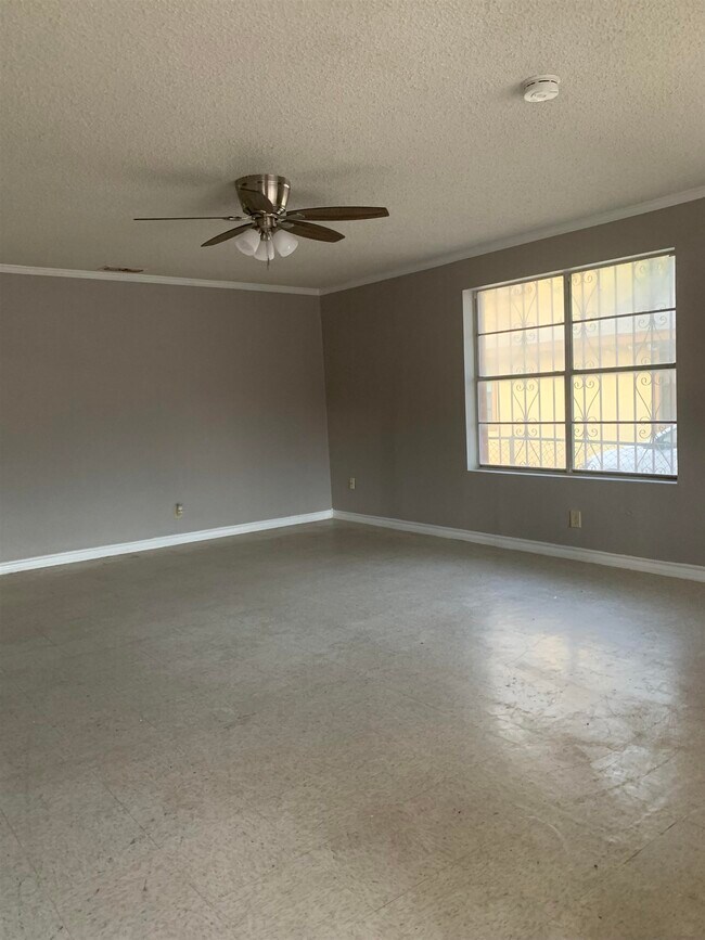 Building Photo - 3413 Pine St