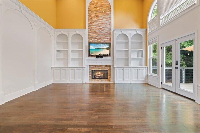 Building Photo - 4567 Madison Pl Ln E