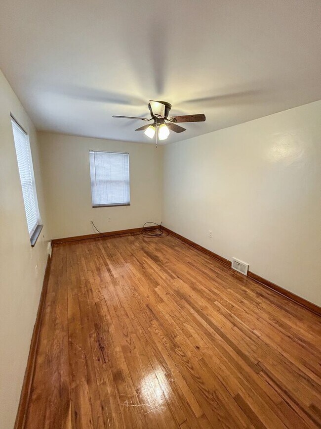 Building Photo - 1028 Fleming St