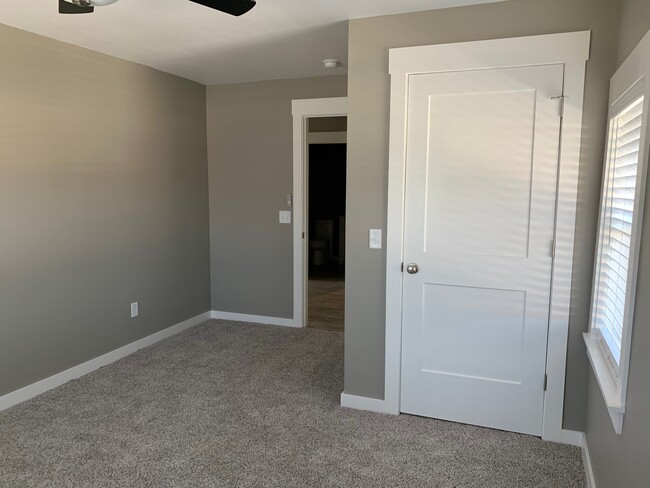 Bedroom Walk in closet - 400 E Twin Springs St