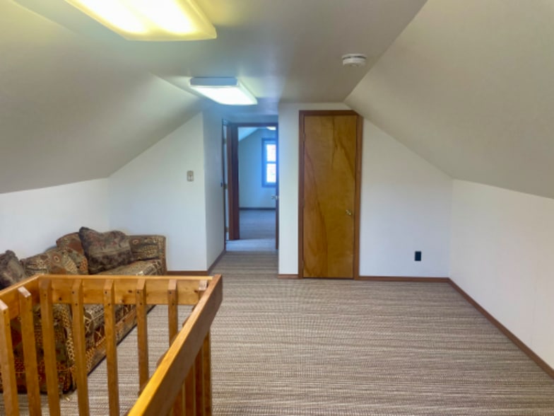 Building Photo - 778 4th Ave W