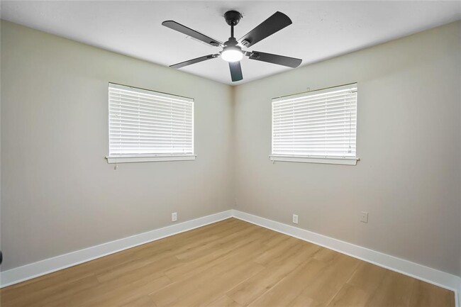 Building Photo - 4426 Oakside Dr