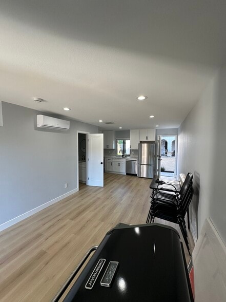 Building Photo - 826 Rose Ave