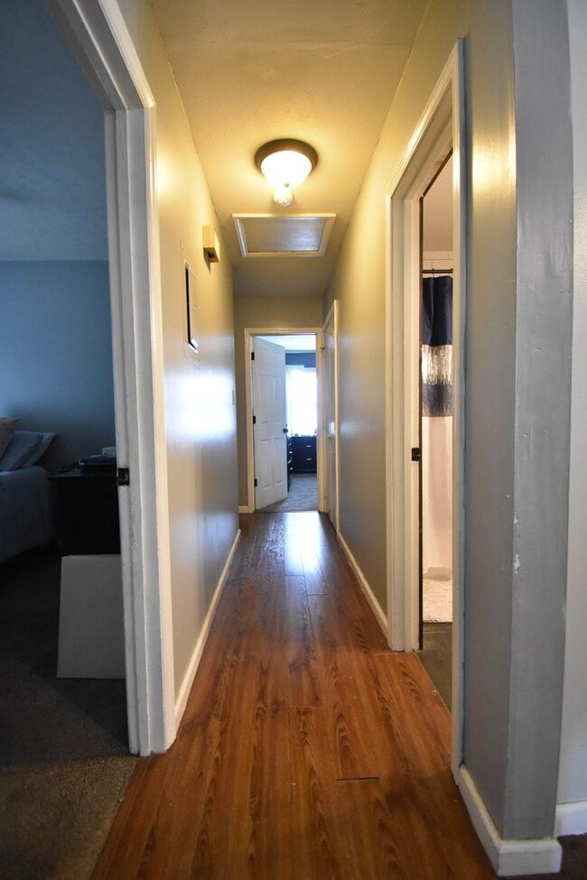 Building Photo - 3 Bedroom 2 Bath: Pets Considered