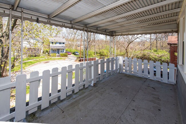 Building Photo - Duplex Home in Norwood