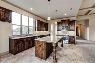 Building Photo - 100 Manor Ln