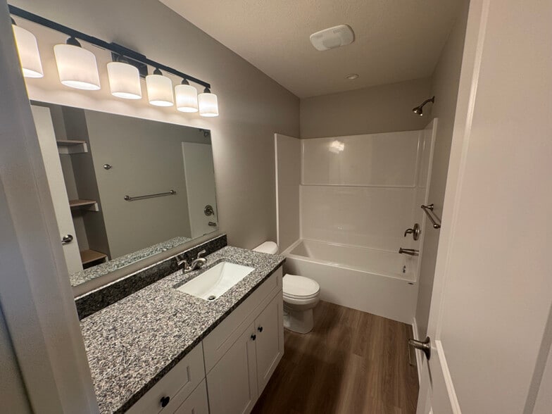 Building Photo - 301 Crest Dr