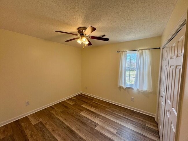 Building Photo - LARGE FENCED YARD, and lawn care INCLUDED