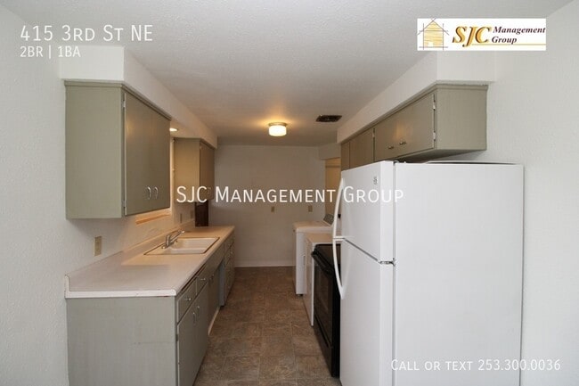 Building Photo - 415 3rd St NE