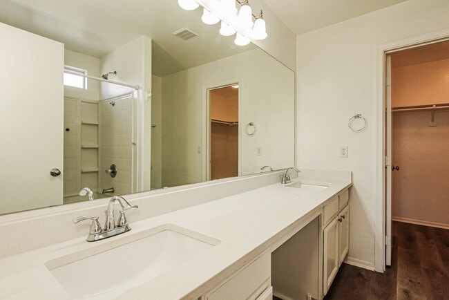 Building Photo - 14837 W Columbine Dr