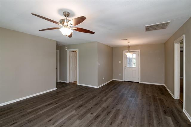 Building Photo - 207 Hackberry St