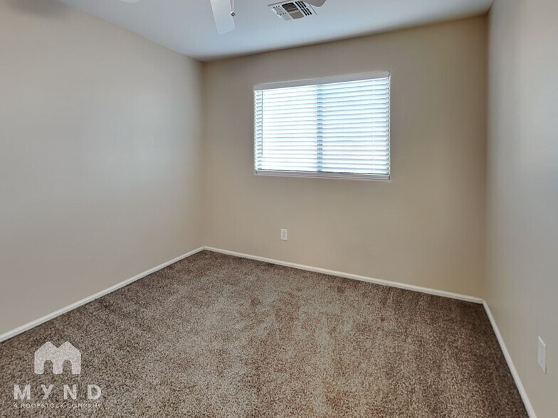 Building Photo - 38587 N Jonathan St