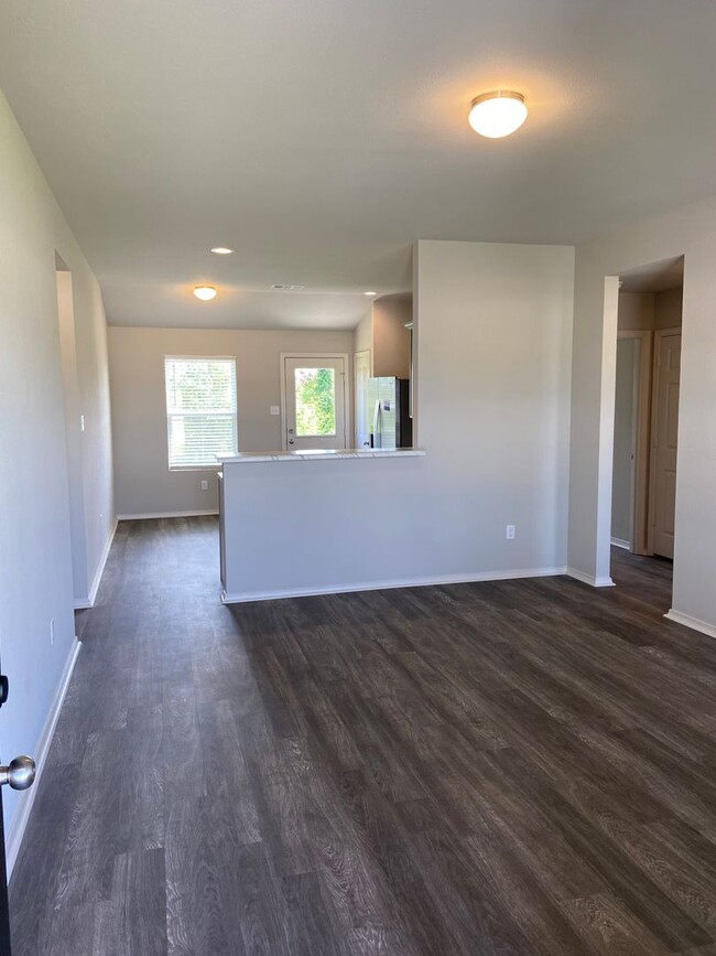 Building Photo - *Pre-leasing* Three Bedroom | Two Bath Hom...