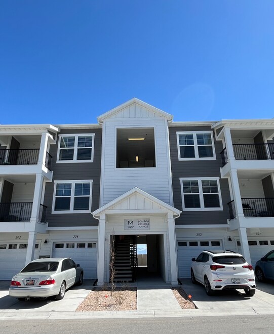 Building Photo - 927 W Coral Charm Wy