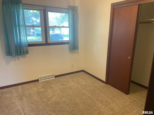 Building Photo - 4625 Candlelight Dr