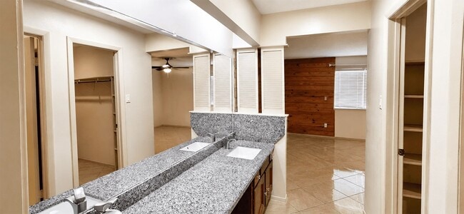 Building Photo - 13914 Bonnington Dr