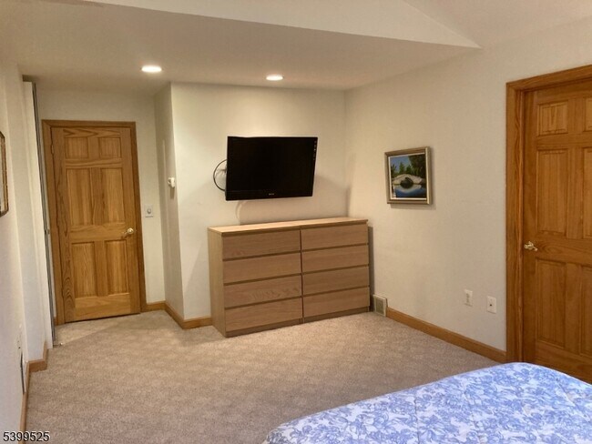 Building Photo - 598 Saddle River Rd