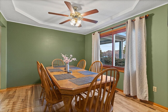 Building Photo - 2422 Cedar Crest Dr