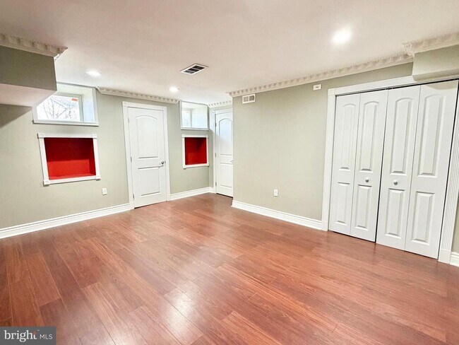 Building Photo - 37 Richards Rd