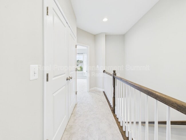 Building Photo - 3483 Monterey Dr