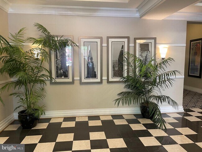 Building Photo - 4950 Brenman Park Dr