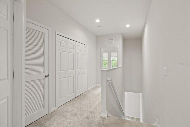 Building Photo - 1950 Lake Ridge Blvd