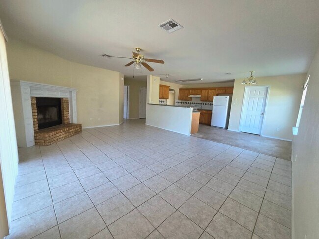 Building Photo - SPACIOUS 2 STORY HOUSE / SPACIOUS YARD / C...