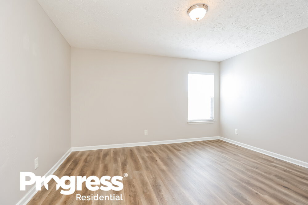 Building Photo - 300 Sarna Dr