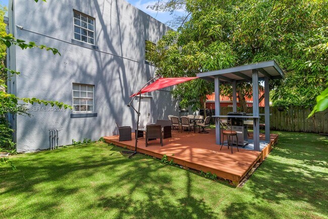 Building Photo - 536 NE 62nd St