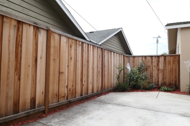 Building Photo - 2BD/1BA - Santa Clara Gem: Updated Home Ne...