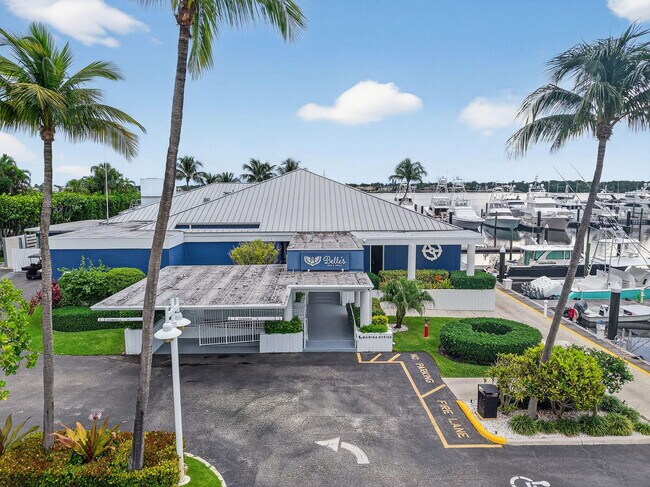 Building Photo - 132 Lakeshore Dr